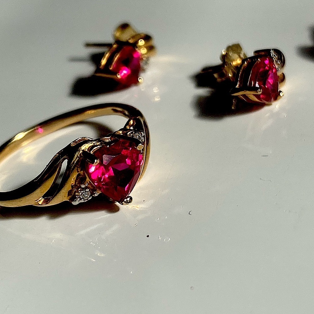 10k yellow gold, diamonds and pink sapphires jewelry set in heart box - Picture 11 of 16